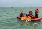 Tim SAR Gabungan Temukan Penumpang Kapal Dharma Ferry VII yang Jatuh di Laut Gresik